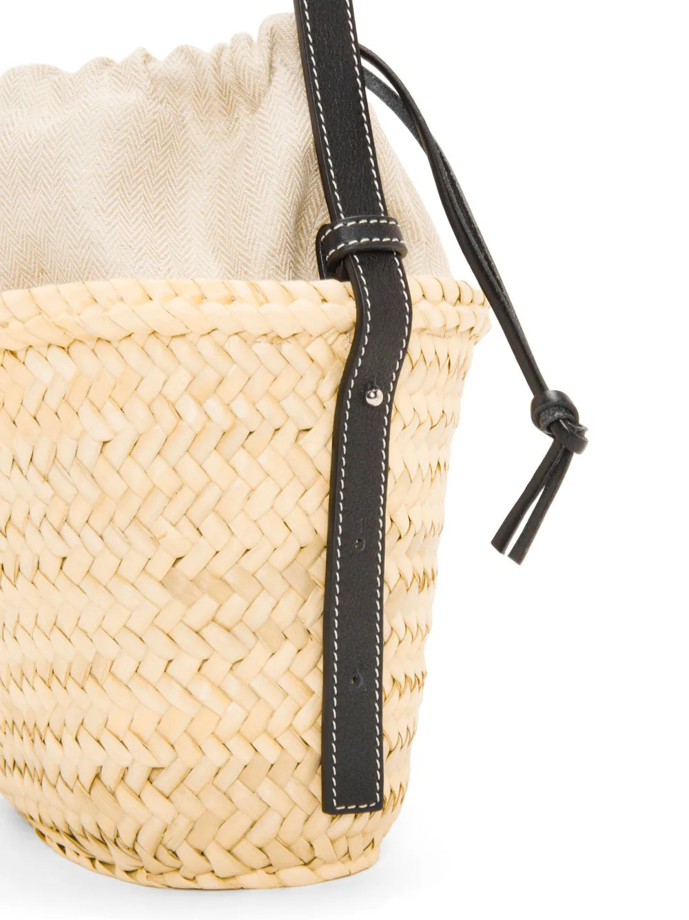 Drawstring bucket bag in palm leaf