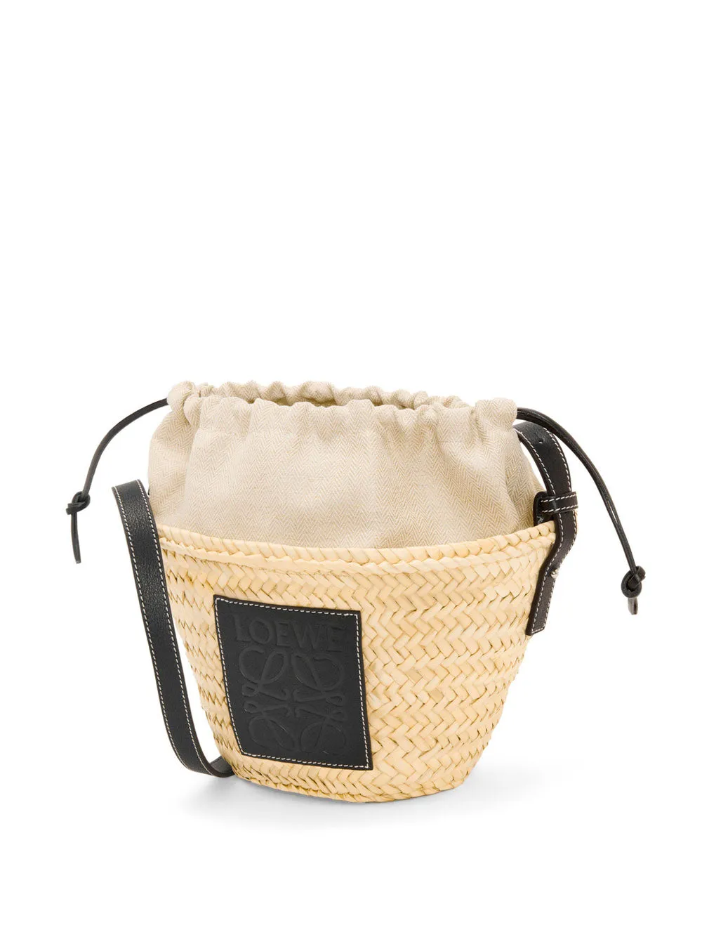 Drawstring bucket bag in palm leaf